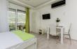 Studio Apartman Br 2 (Zeleni) u Vila Anastasija, privatni smeštaj u mestu Tivat, Crna Gora